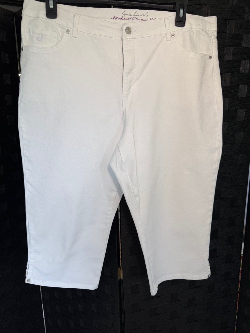 Plus Size Gloria Vanderbilt Women’s Capris 18W